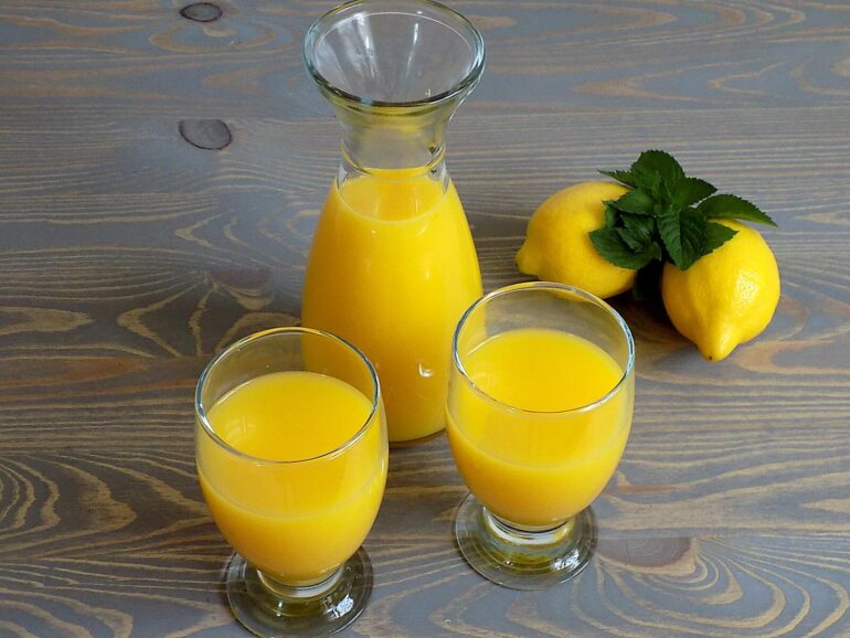 Domowa lemoniada pomarańczowa z cytryną