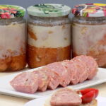Domowa kiełbasa w słoiku - jak zrobić?