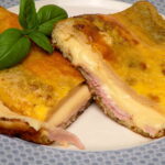 Omlet z szynką i serem