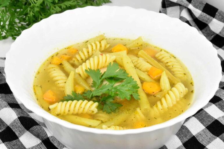 Lekka zupa z fasolki szparagowej