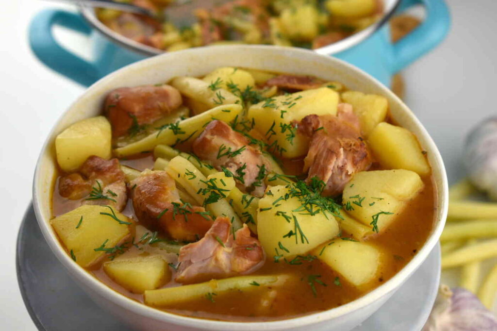 Zupa z fasolki szparagowej z ziemniakami