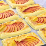 Ciasto francuskie ze śliwkami